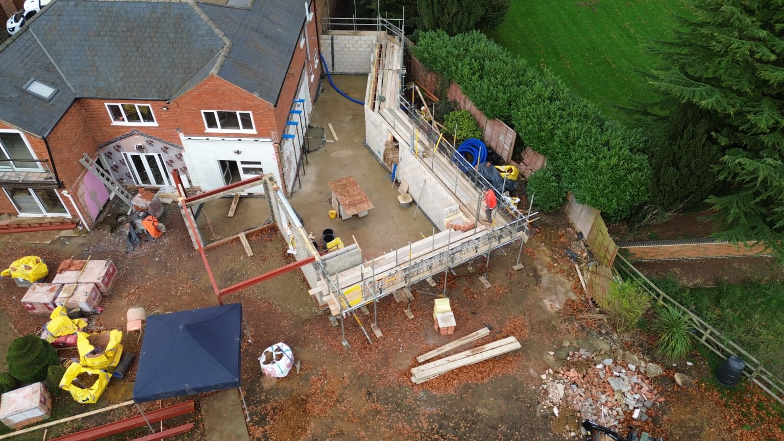 Scaffold erection on a domestic extension